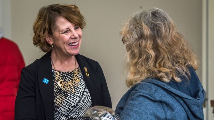 Carol Eggert talking to female veteran